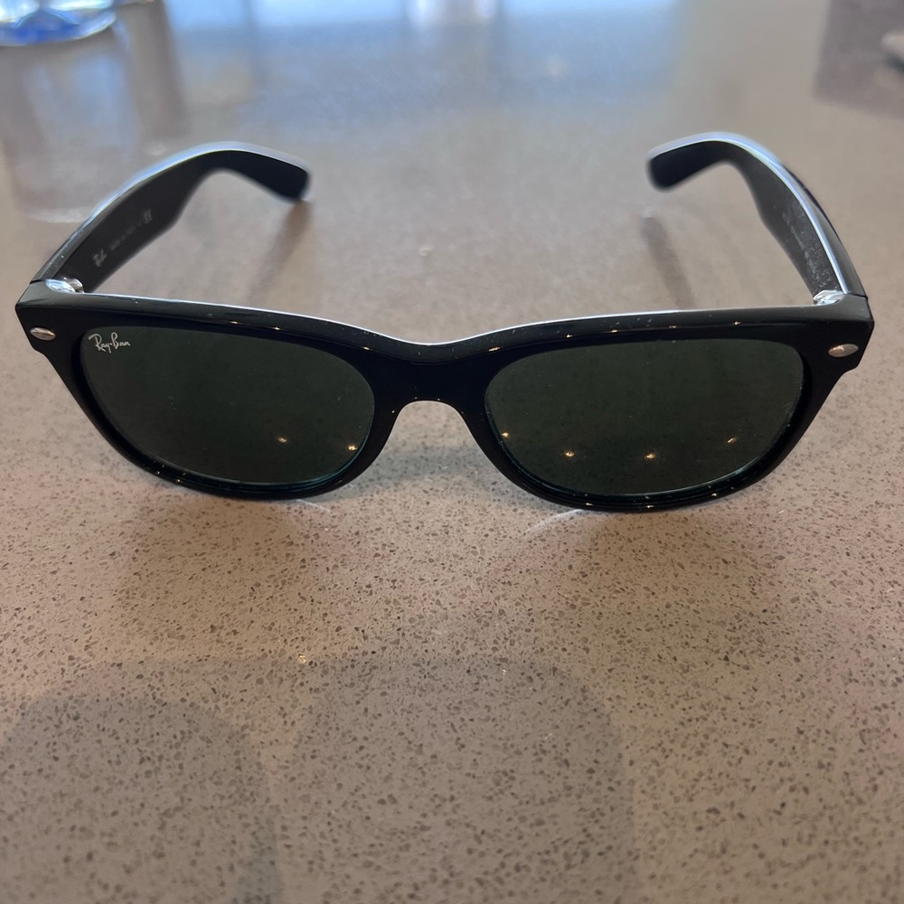 Rayban 2132 wayfarer. Black. Slightly used. Excellent condition